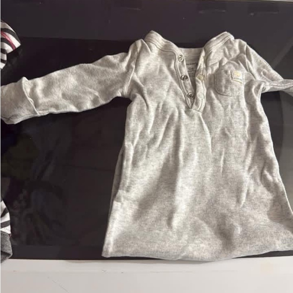 Carter's Gray Long Sleeve Bodysuit